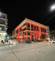 Το κίνημα metoo & στην Αλεξανδρούπολη με λευκές μάσκες εμφανίστηκαν γυναίκες μπροστά στο δημαρχείο (video)