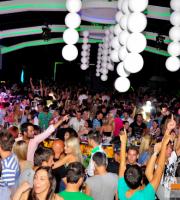 Έκανε opening το Reina Summer Club.