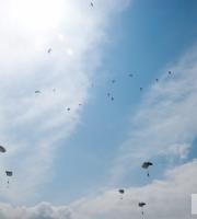 Φωτορεπορτάζ από την επίδειξη αλεξιπτωτιστών στην Αλεξανδρούπολη.