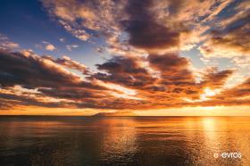 Arka planda Semadirek ile gün batımı