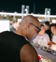 Μαγική βραδιά με τον ONEMANSHOW στο rooftop του NOA!