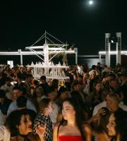 Μαγική βραδιά με τον ONEMANSHOW στο rooftop του NOA!