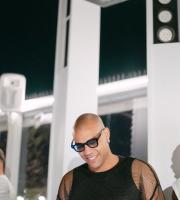 Μαγική βραδιά με τον ONEMANSHOW στο rooftop του NOA!