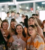 Μαγική βραδιά με τον ONEMANSHOW στο rooftop του NOA!