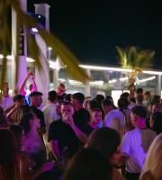 Μαγική βραδιά με τον ONEMANSHOW στο rooftop του NOA!