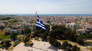 Η μεγαλύτερη σημαία της Ελλάδας υψώθηκε στην Αλεξανδρούπολη! (video)