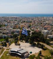 Η μεγαλύτερη σημαία της Ελλάδας υψώθηκε στην Αλεξανδρούπολη! (video)