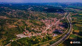 "Το χωριό Λάβαρα από ψηλά".