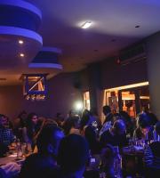 Μάγεψε με τη φωνή του τους θαμώνες του "El Mundo" ο Χρήστος Κεραμάρης