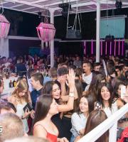 Βούλιαξε το Faces Summer Club στη συναυλία του Ηλία Βρεττού.