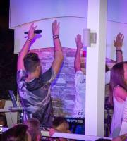 Βούλιαξε το Faces Summer Club στη συναυλία του Ηλία Βρεττού.