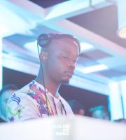 Φωτορεπορτάζ από το επικό πάρτυ με τον Culoe De Song στο Yacht Club