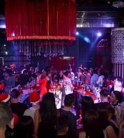 Παρασκευή βράδυ στο Prive Club με χριστουγεννιάτικη διάθεση