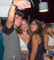 Συνεχίζονται τα όμορφα καλοκαιρινά βράδια στην ταράτσα του Yacht Club Αλεξανδρούπολης