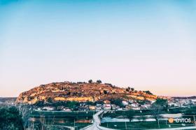 Dimetoka' daki Kale tepenin doruk noktasında bulunmaktadır  