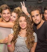 Σούπερ "Hooters & Photobooth" πάρτι στο Reina Club.