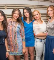 Σούπερ "Hooters & Photobooth" πάρτι στο Reina Club.