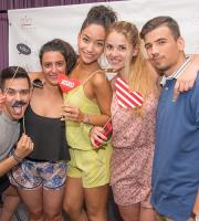 Σούπερ "Hooters & Photobooth" πάρτι στο Reina Club.