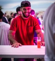 Ο dj Ison σε ένα εκρηκτικό πάρτι με πολύ κέφι στο Yasu beach bar 