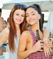 Άνοιξε το Reina Beach Bar με σούπερ Big Bang VIP Party.