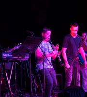 Μαθητικά και τοπικά μουσικά συγκροτήματα, dj's και χορευτικές παρουσιάσεις σε μια συναυλία για τη Ζωή. 