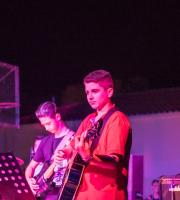 Μαθητικά και τοπικά μουσικά συγκροτήματα, dj's και χορευτικές παρουσιάσεις σε μια συναυλία για τη Ζωή. 