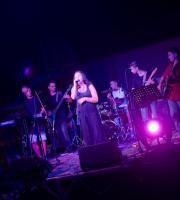 Μαθητικά και τοπικά μουσικά συγκροτήματα, dj's και χορευτικές παρουσιάσεις σε μια συναυλία για τη Ζωή. 