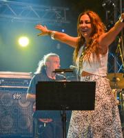 Φωτορεπορτάζ από την έναρξη της Γιορτής Κρασιού 2016 με την Μελίνα Ασλανίδου