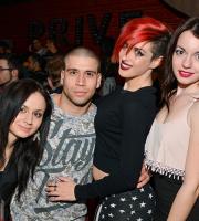 Παρασκευή βράδυ στο Prive club και η διασκέδαση χτυπάει 'κόκκινο'.