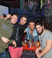 Παρασκευή βράδυ στο Prive club και η διασκέδαση χτυπάει 'κόκκινο'.