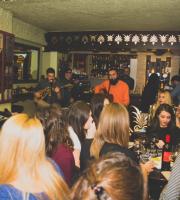 Το "Περί Ανέμων & Υδάτων" γιόρτασε τα 12 χρόνια λειτουργίας του παρέα με τον Λεωνίδα Μπαλάφα