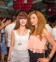 Ξέφρενο "One Night Stand" πάρτι στο Reina Club.