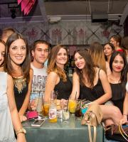 Ξέφρενο "One Night Stand" πάρτι στο Reina Club.