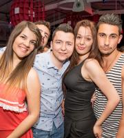 Ξέφρενο "One Night Stand" πάρτι στο Reina Club.