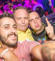 Ο γνωστός χαμός τη Παρασκευή στο Prive Club.