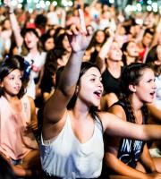 Βανδή - Παπαρίζου μαζί στη σκηνή της Γιορτής Κρασιού 2017 στην Αλεξανδρούπολη