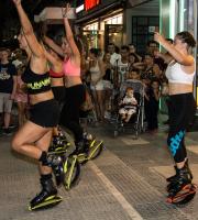 Σχολή Χορού "Χοροέκφραση" και Αφροδίτη Kangoo Team από το Γυμναστήριο "Αθλόραμα" επί της οδού Λεωφόρου Δημοκρατίας 