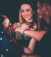 Διασκέδαση μέχρι τελικής πτώσης στο "Greek me up" party του Room 6 