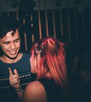 Διασκέδαση μέχρι τελικής πτώσης στο "Greek me up" party του Room 6 