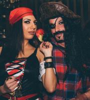 Χρώμα, κέφι και πολύ χορός στο μασκέ πάρτυ του SoHo