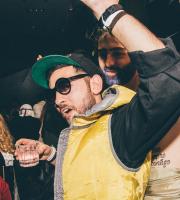 Χρώμα, κέφι και πολύ χορός στο μασκέ πάρτυ του SoHo