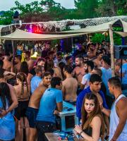 Τα "έσπασε" ο Jorgio Kioris στο χθεσινό πάρτι του Yasu beach bar 