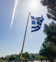 Η μεγαλύτερη σημαία της Ελλάδας υψώθηκε στην Αλεξανδρούπολη! (video)