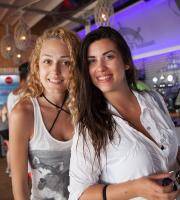 Cayetano, χορός, ανεβασμένη διάθεση και... Θέα θάλασσα!