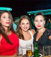 Σαββατόβραδο στην πιο "in" ταράτσα της πόλης με άκρως καλοκαιρινή διάθεση!