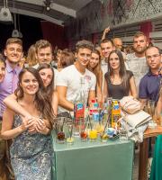 "Τα έσπασαν" οι πτυχιούχοι την Παρασκευή στο Reina Club.