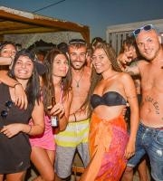 Βούλιαξε το Yasu Beach Bar στο 2ο "άχαστο" πάρτι του Chris Papa.