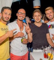 Ο άπαιχτος DJ Tsisma στα decks του Yacht Club.