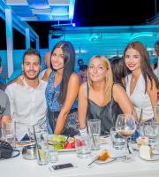 Ο άπαιχτος DJ Tsisma στα decks του Yacht Club.