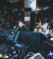 Ο Νίκος Διαμαντόπουλος απογείωσε του θαμμώνες του SoHo Absolutely Fabulous